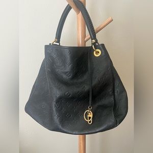 Auth Louis Vuitton Artsy Empreinte
MM Leather- GUC